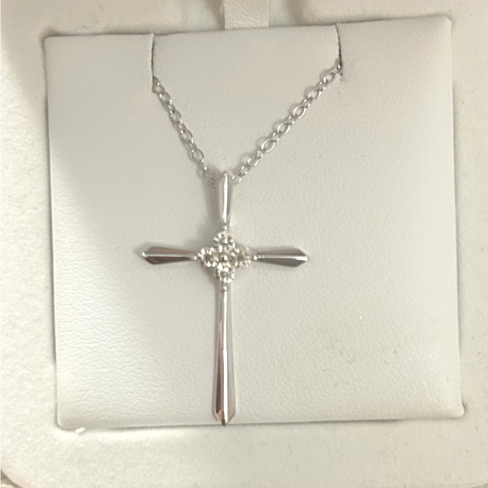 Elegant Silver Cross Pendant Necklace